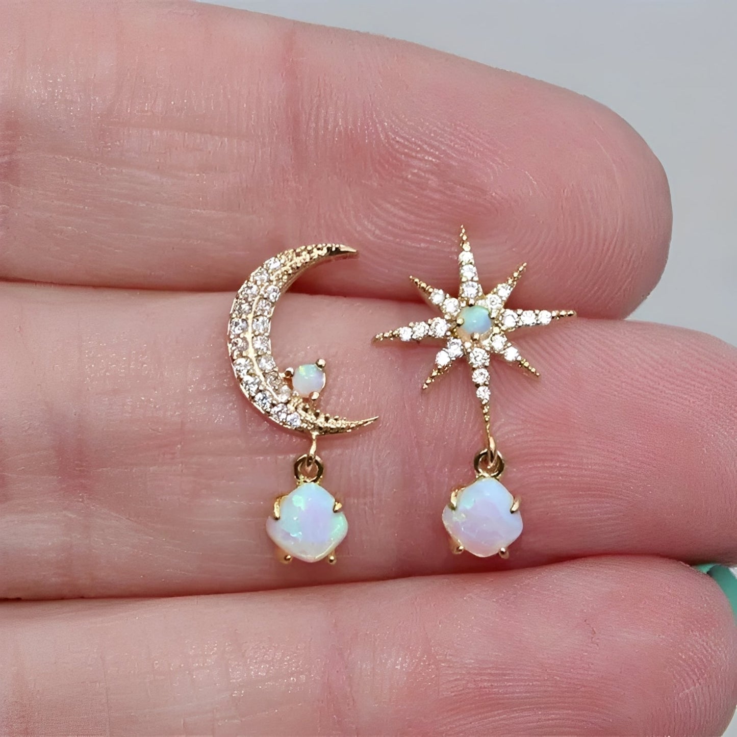 Astra – Pendientes Dorados Luna & Estrella en Ópalo