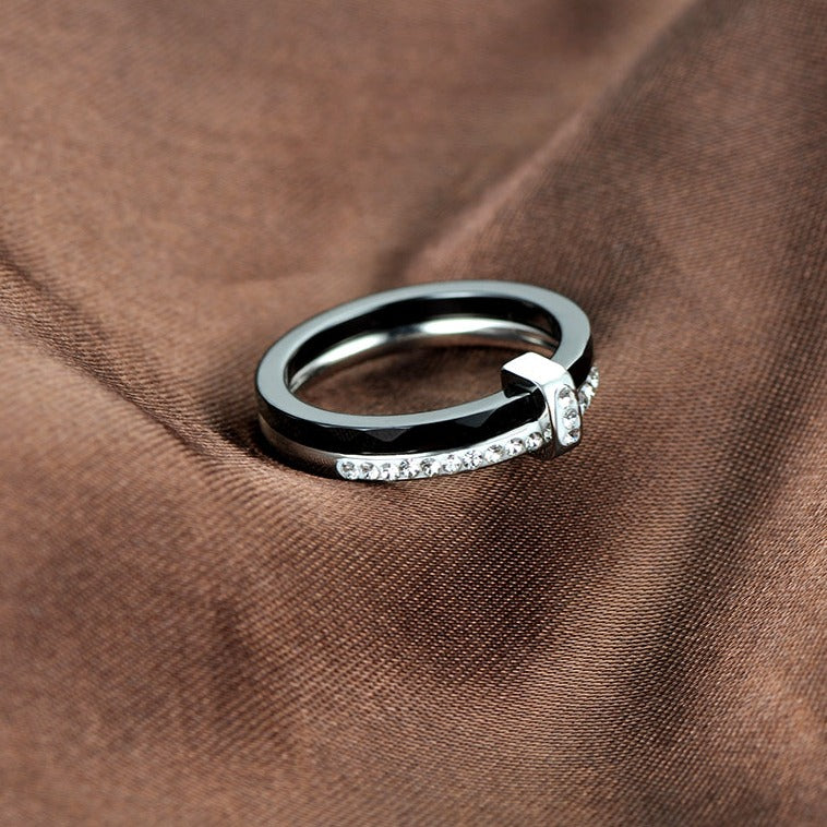Cerelia – Anillo de Lujo de Cerámica con Circonia