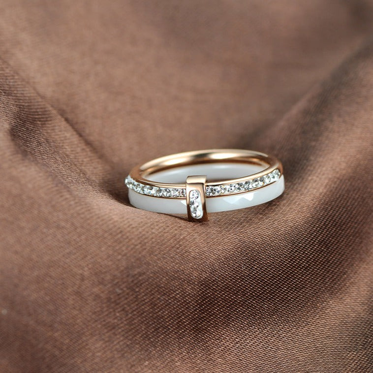 Cerelia – Anillo de Lujo de Cerámica con Circonia