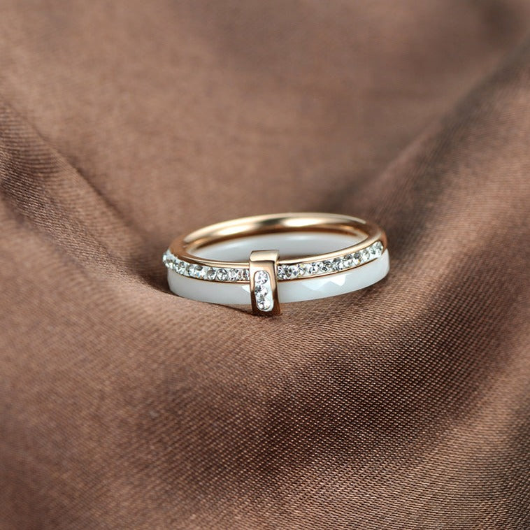 Cerelia – Anillo de Lujo de Cerámica con Circonia