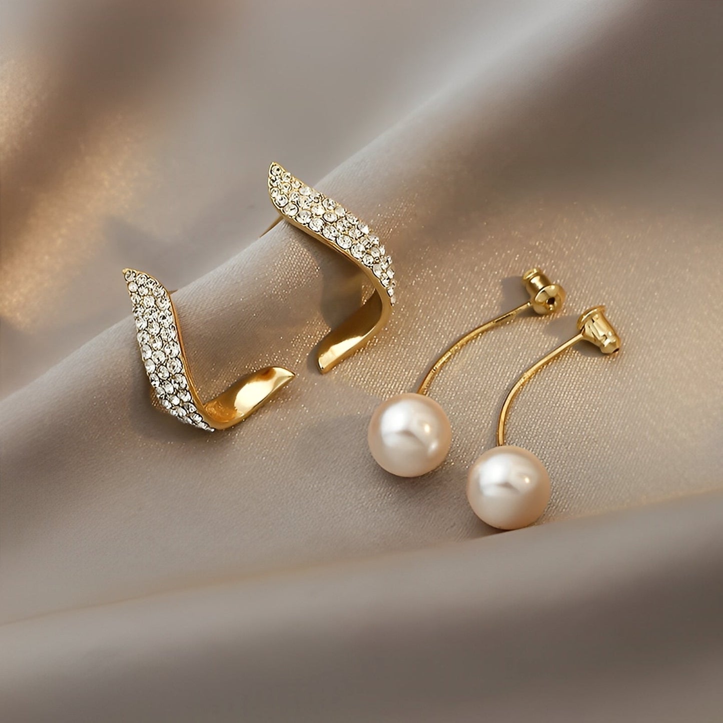Melina – Pendientes Dorados con Perlas
