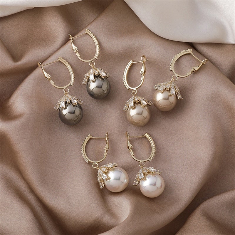 Malia – Pendientes con Perlas Blancas Elegantes