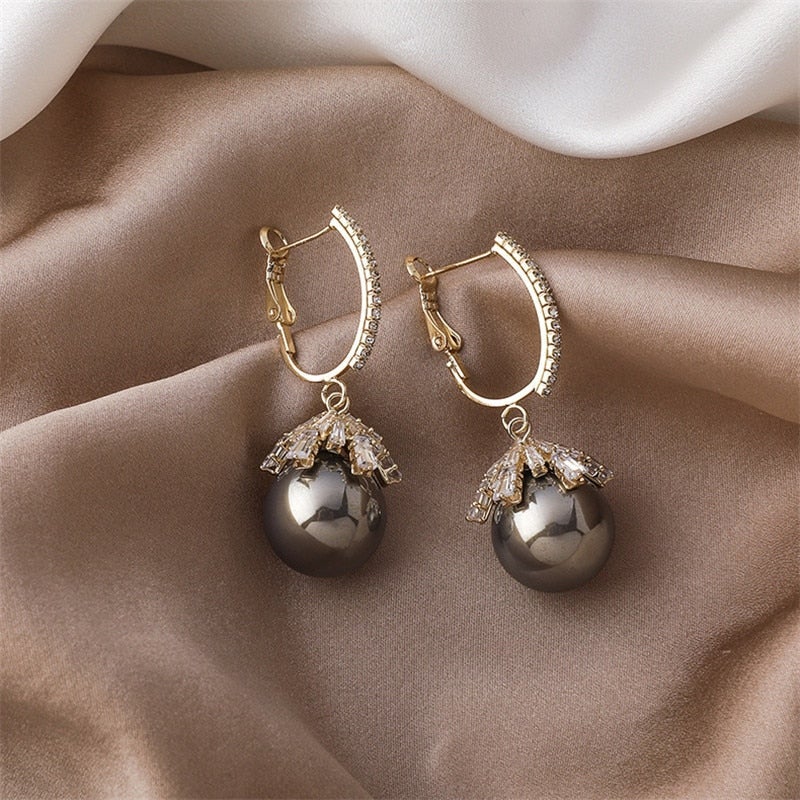Malia – Pendientes con Perlas Blancas Elegantes