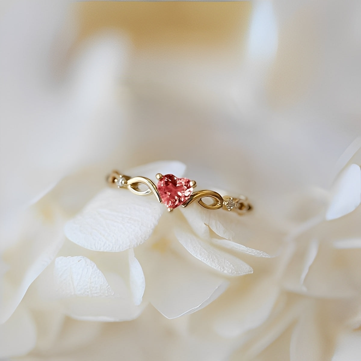 Yllara – Anillo Simple Corazón Incrustado Plata & Oro