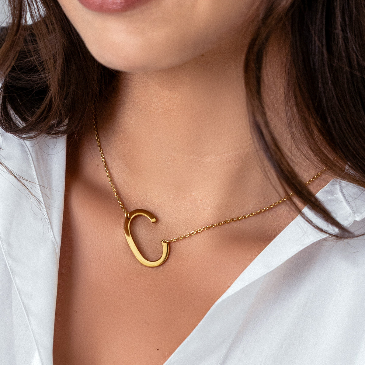 Inez – Collar Inicial Declarativo