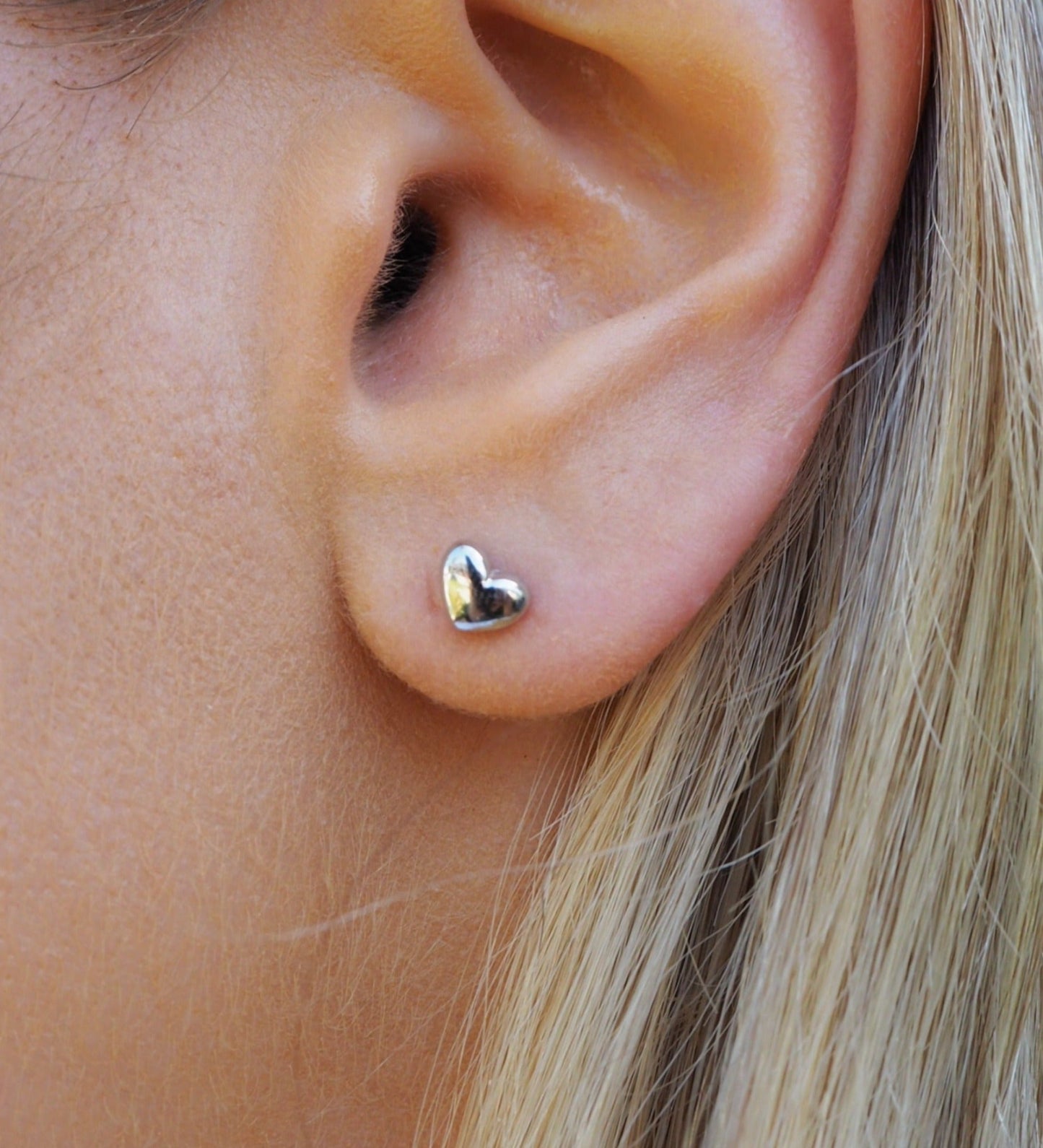 Mini Pendientes de Corazón de Plata de Ley