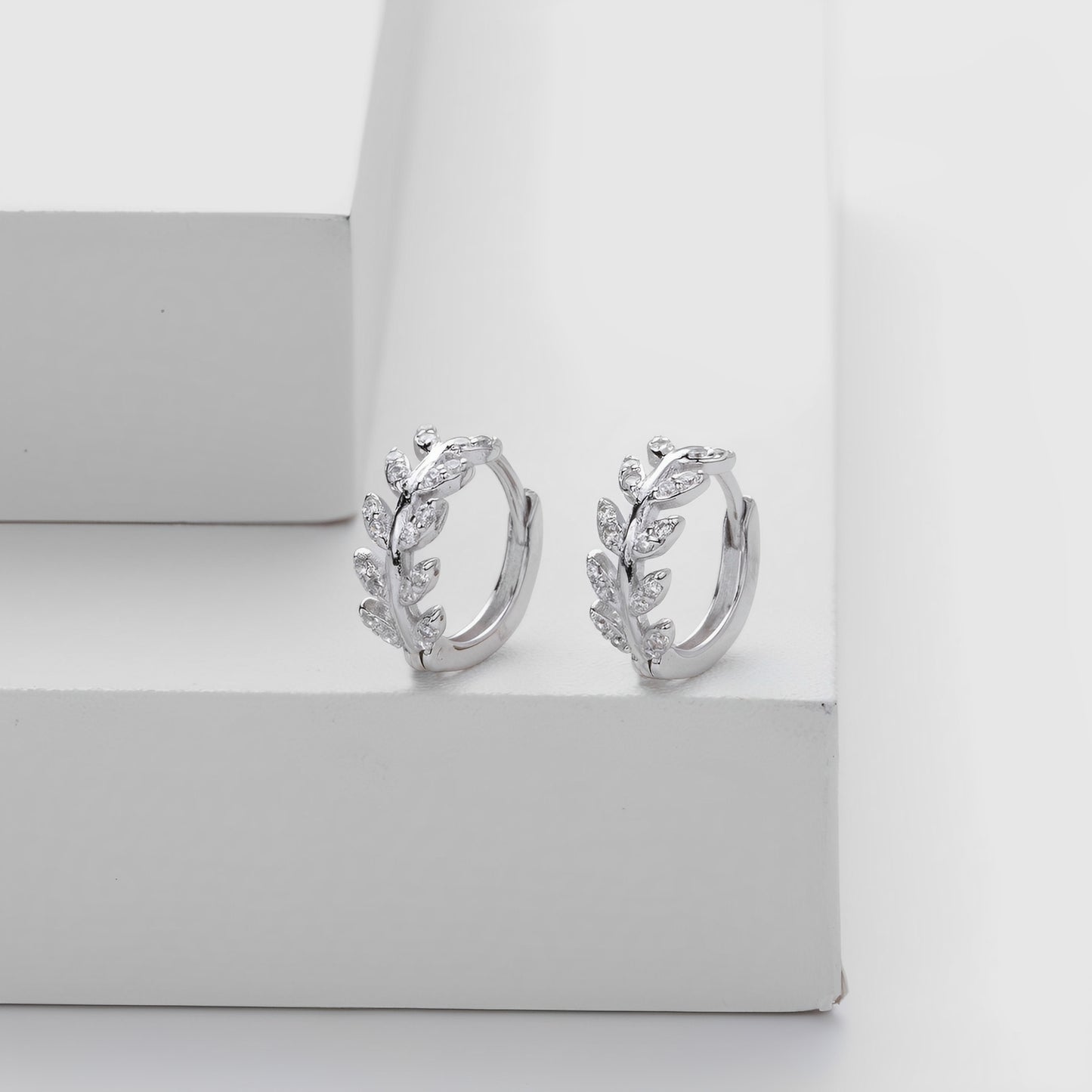 Estela – Pendientes Elegantes con Circonitas 5A y Plata