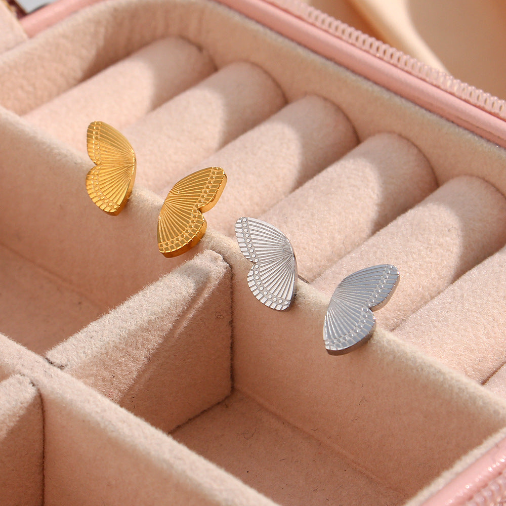 Flieder - Pendientes dorados con mariposa