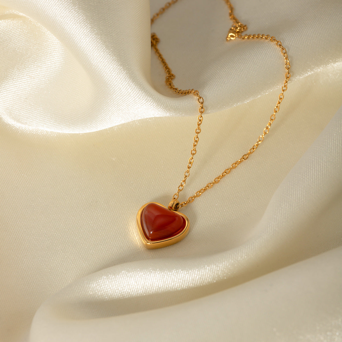 Cecily - Collar de Corazón de Oro