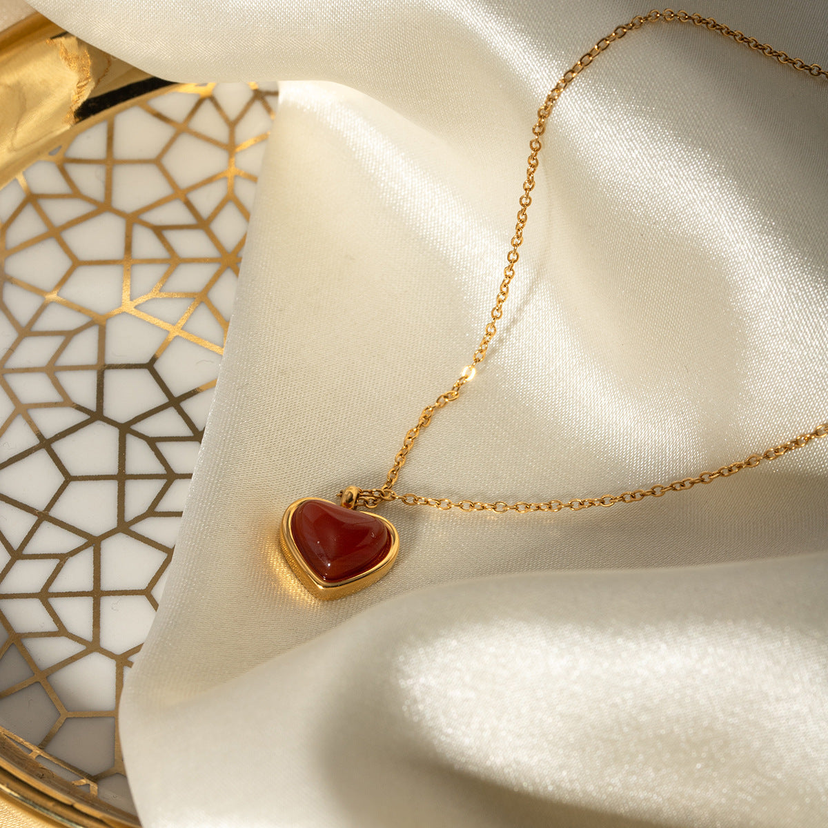 Cecily - Collar de Corazón de Oro