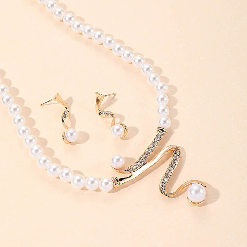 Mina – Conjunto de collar y pendientes de perlas a juego