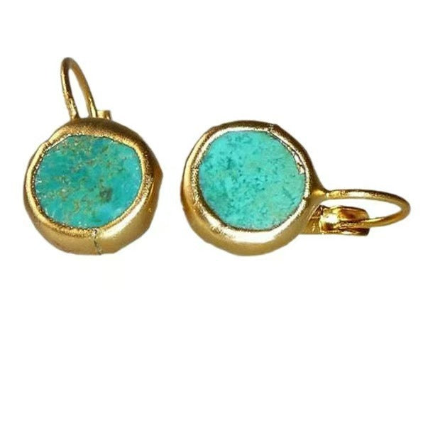 Saphira – Pendientes Vintage con Turquesa y Encanto Dorado