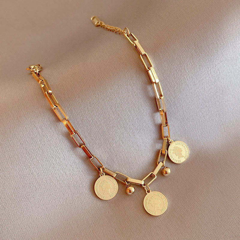 Maja – Pulsera Ajustable con Monedas de Oro