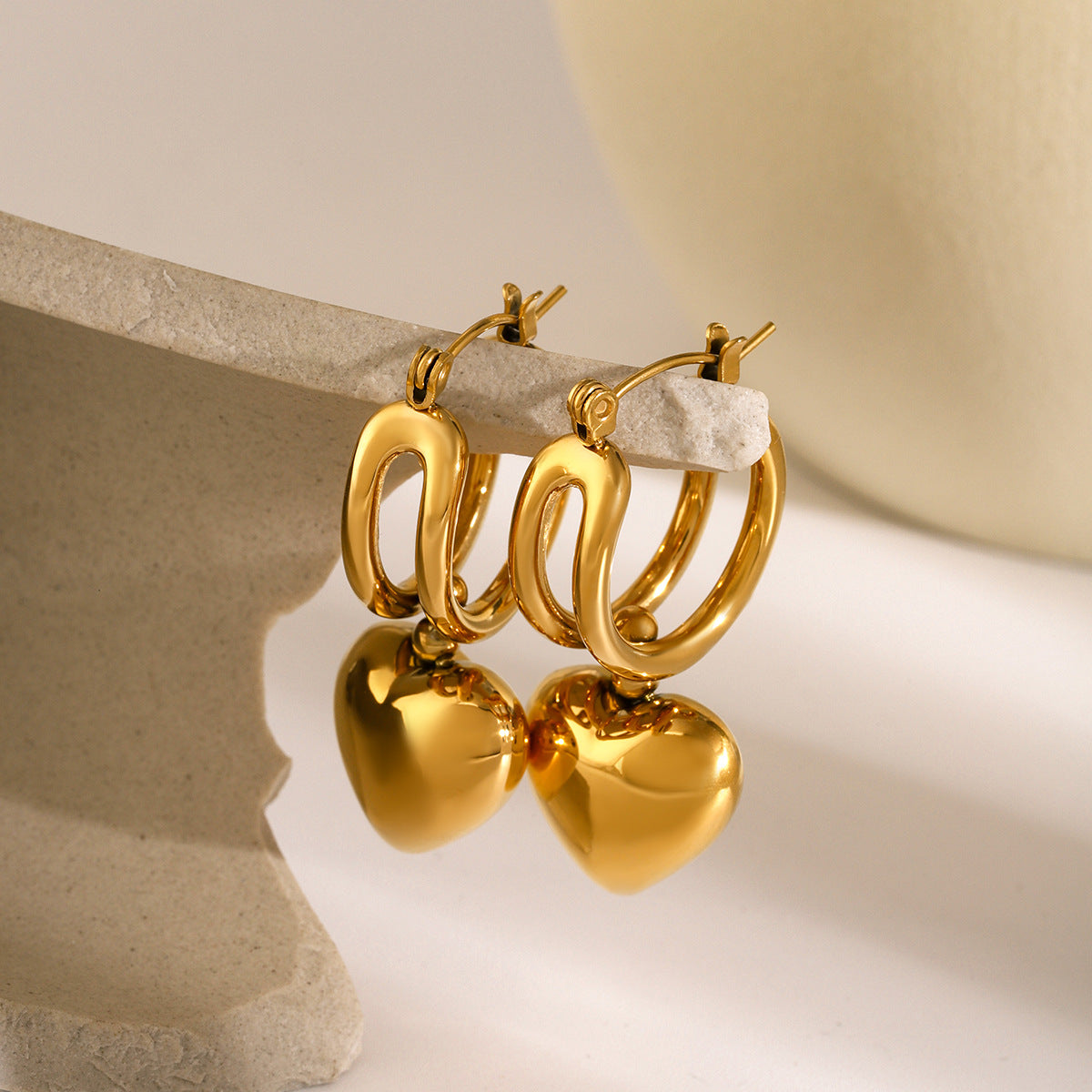 Audrey - Pendientes de corazón de oro