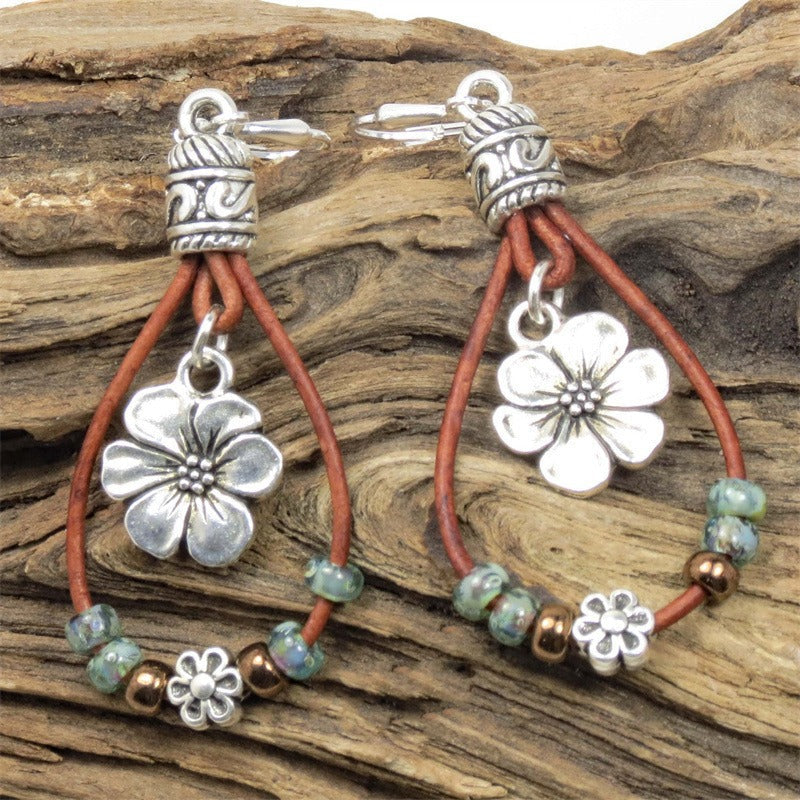 Amara - Pendientes de Cuero con Flores Atemporales