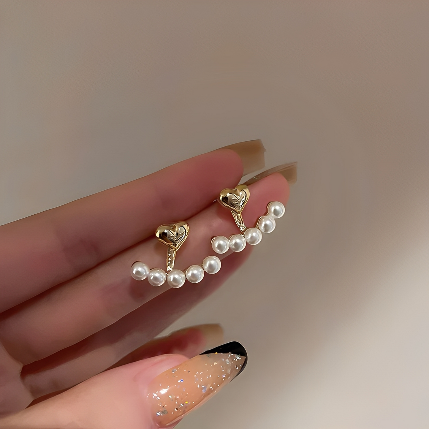 Avery – Pendientes Corazón de Oro con Perlas