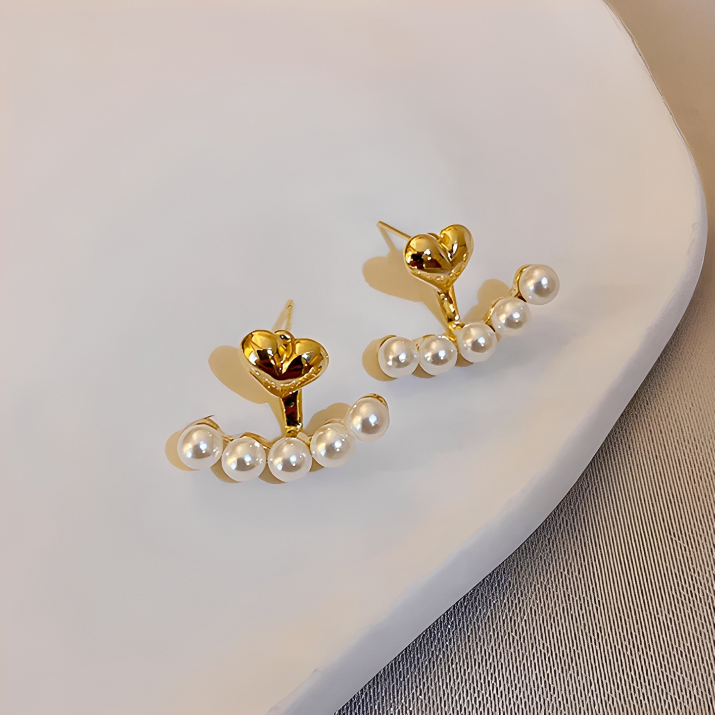 Avery – Pendientes Corazón de Oro con Perlas