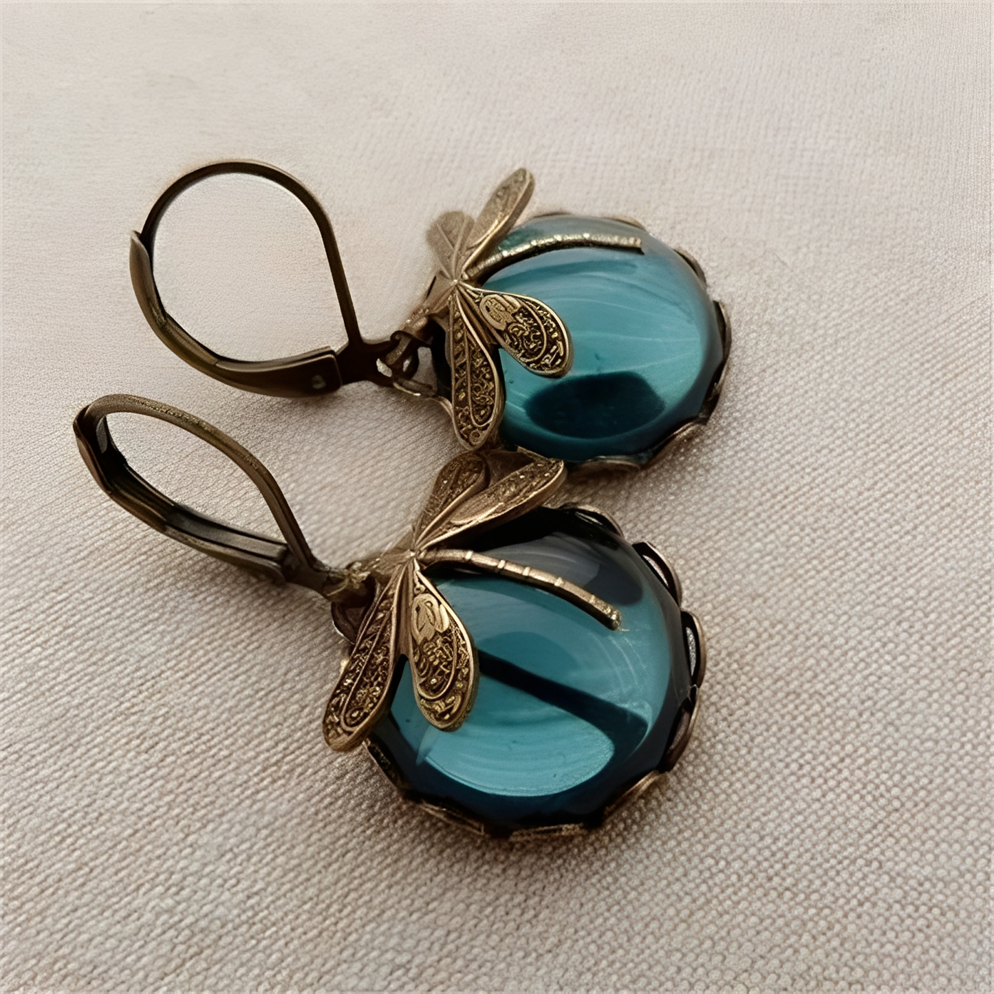 Bianca – Pendientes Elegantes Libélula Oro Antiguo