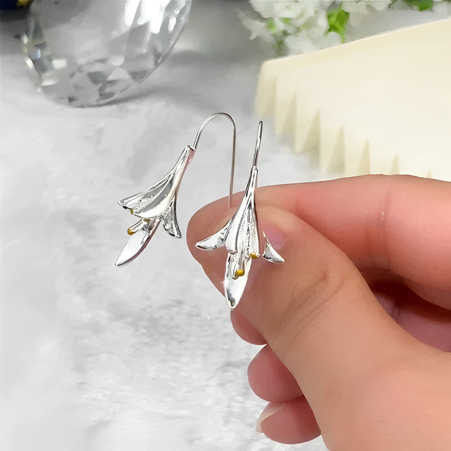 Amara – Pendientes Flor Delicada en Plata