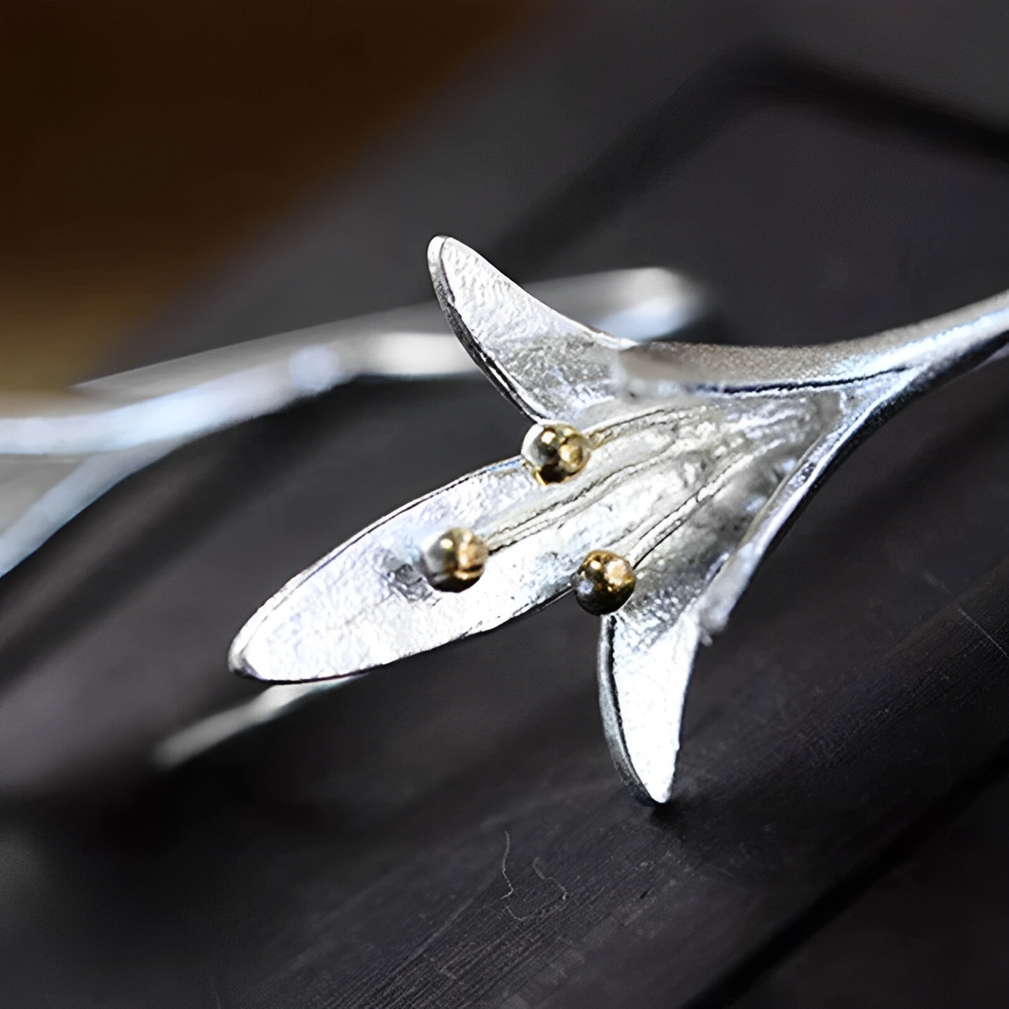 Amara – Pendientes Flor Delicada en Plata