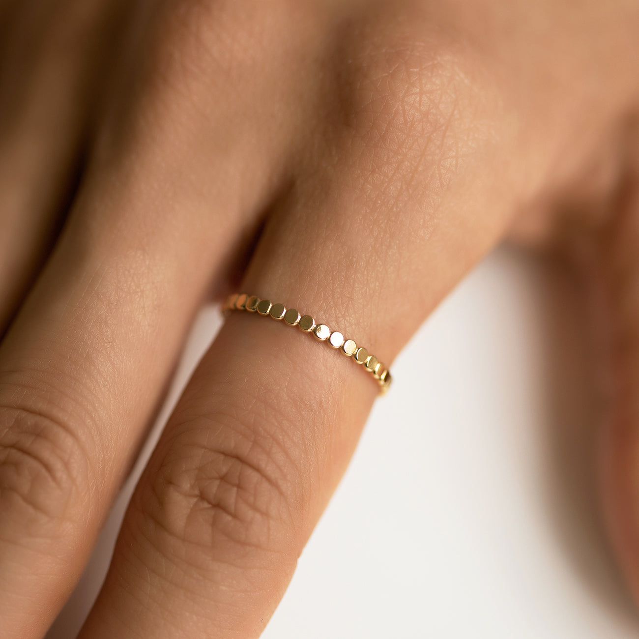 Luna - Anillo Plano de Perlas