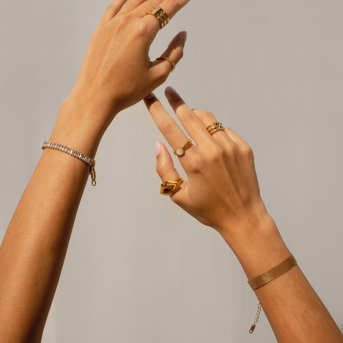 Adelina – Pulsera Cadena Malla Bucle con Cierre