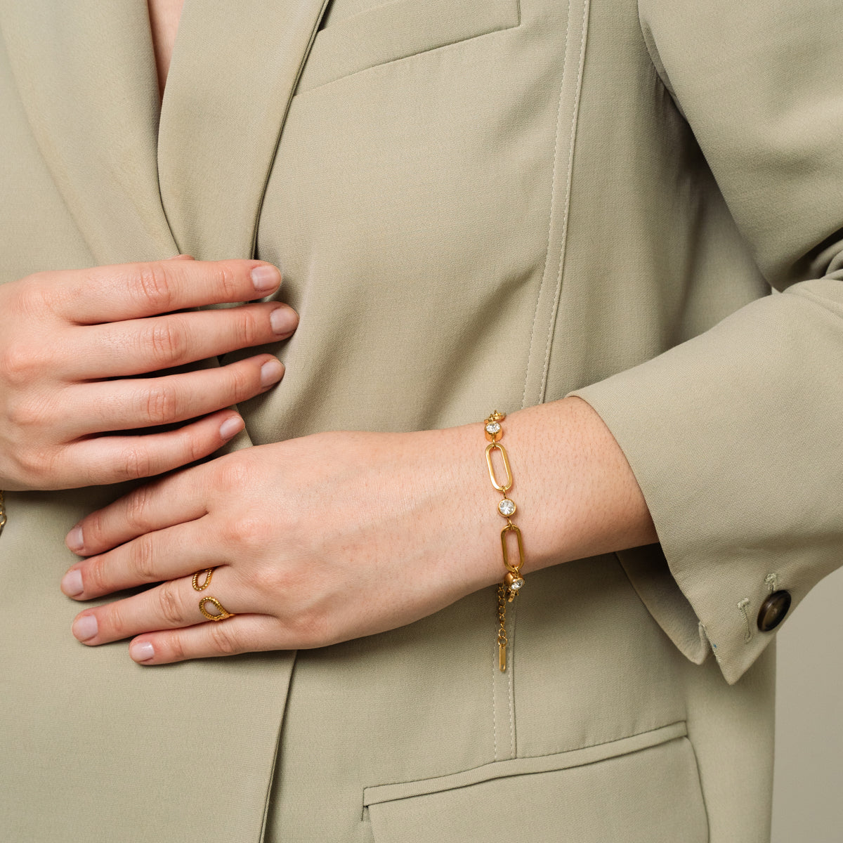 Gwen – Pulsera Cadena Eslabones Ovalados y Piedra Dorada