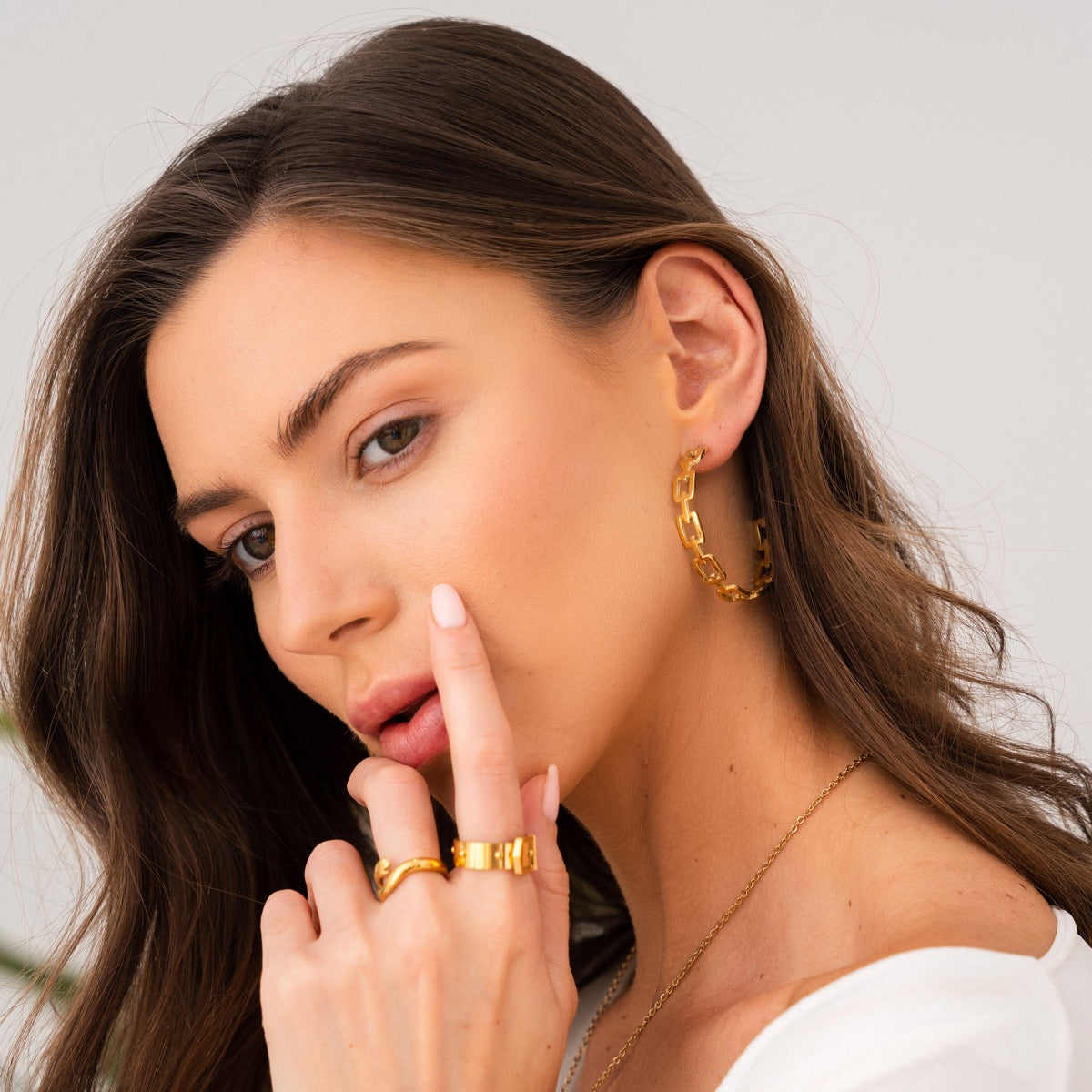 Gina – Aretes Geométricos Bañados en Oro 18K