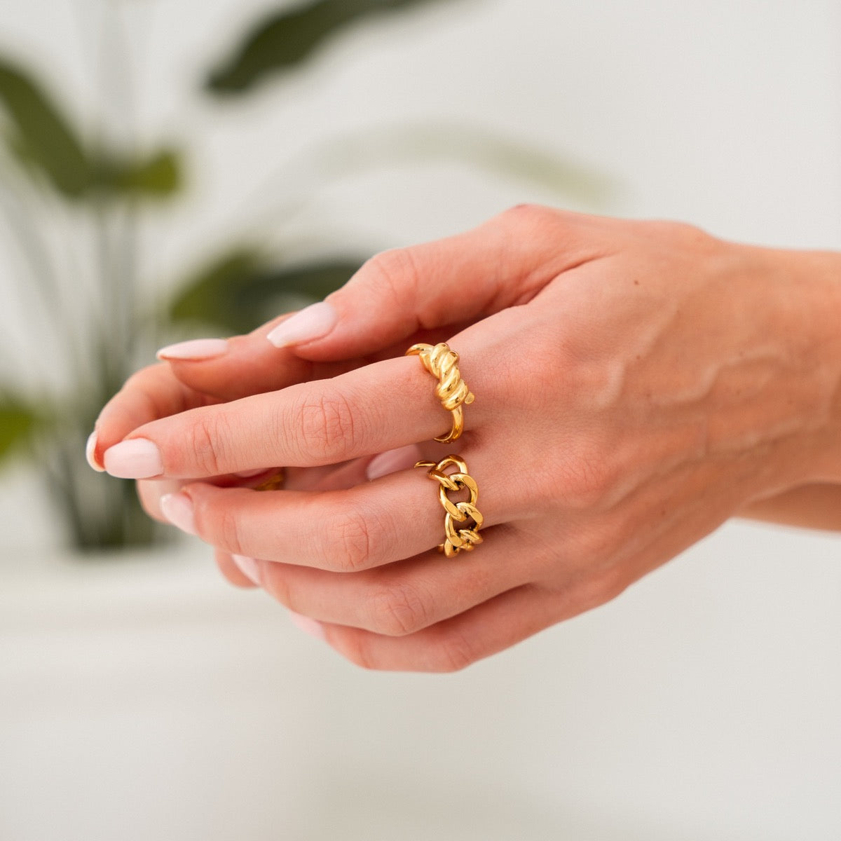 Mika – Bague Cadena Ajustable Dorada