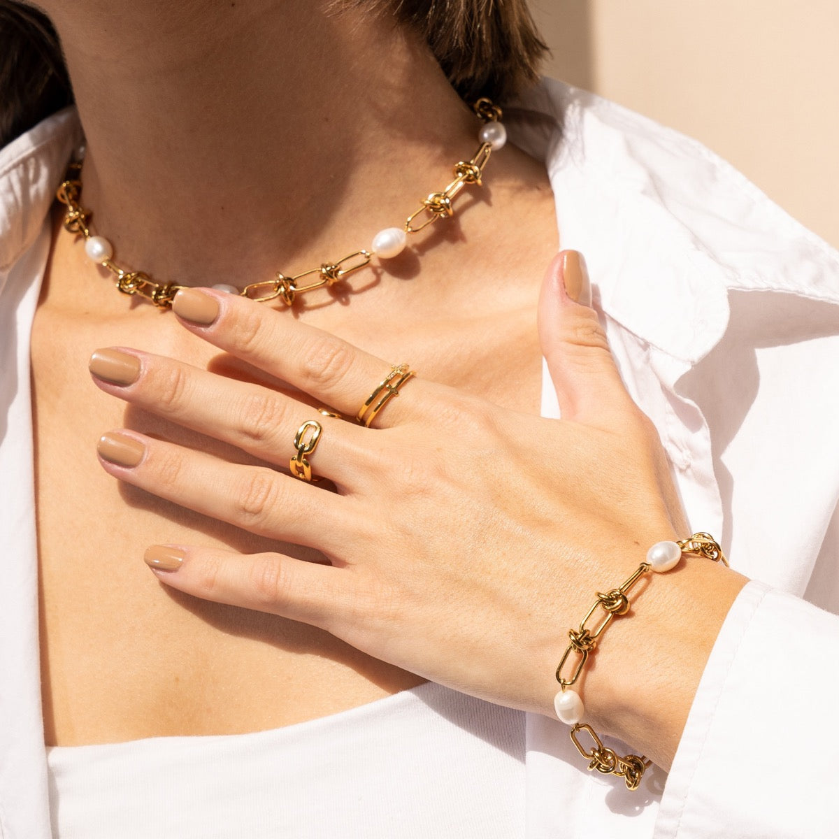 Marelyn – Pulsera Cadena Nudo y Perla Dorada