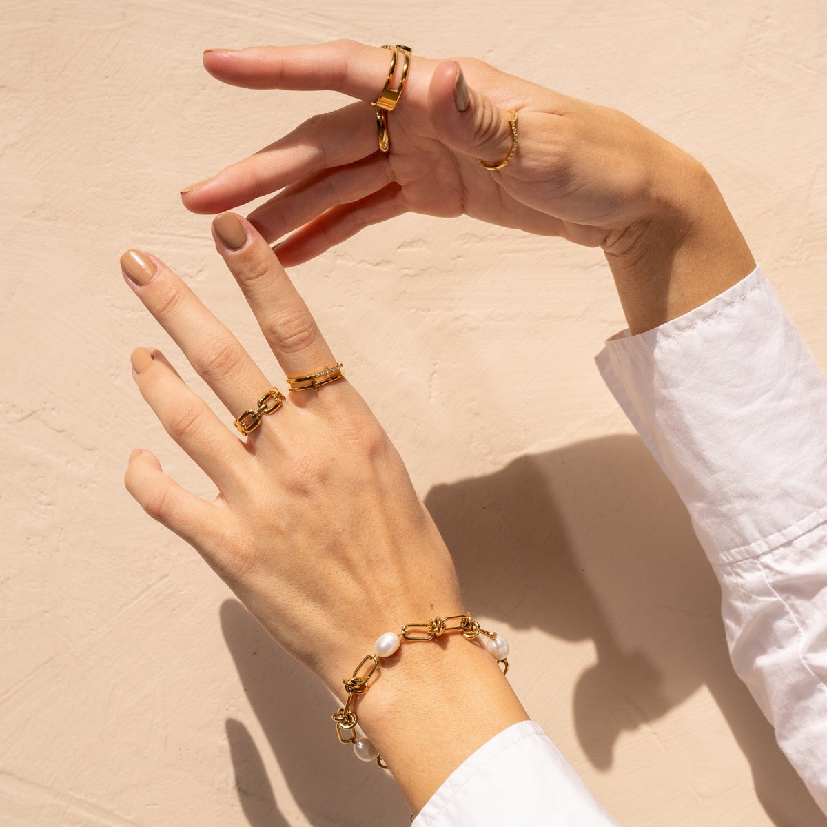Marelyn – Pulsera Cadena Nudo y Perla Dorada