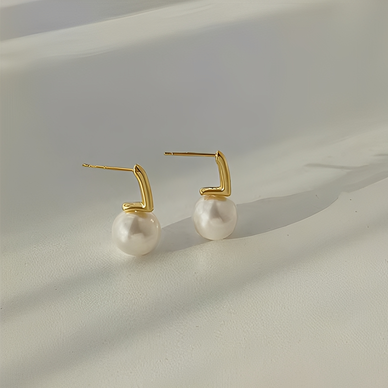 Elaine – Pendientes Atemporales con Perlas en Gota