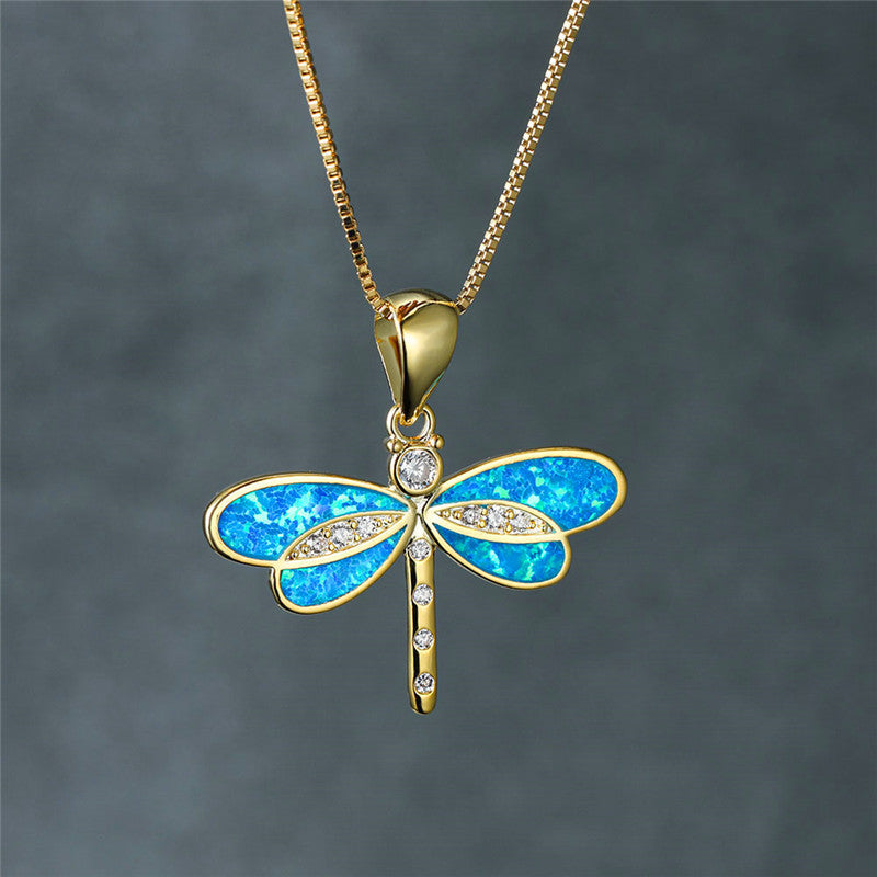Siena – Collar de Libélula en Oro con Ópalo