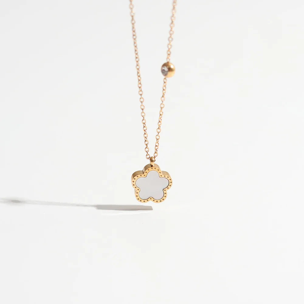 Trébol de cinco hojas - Collar con flores de trébol
