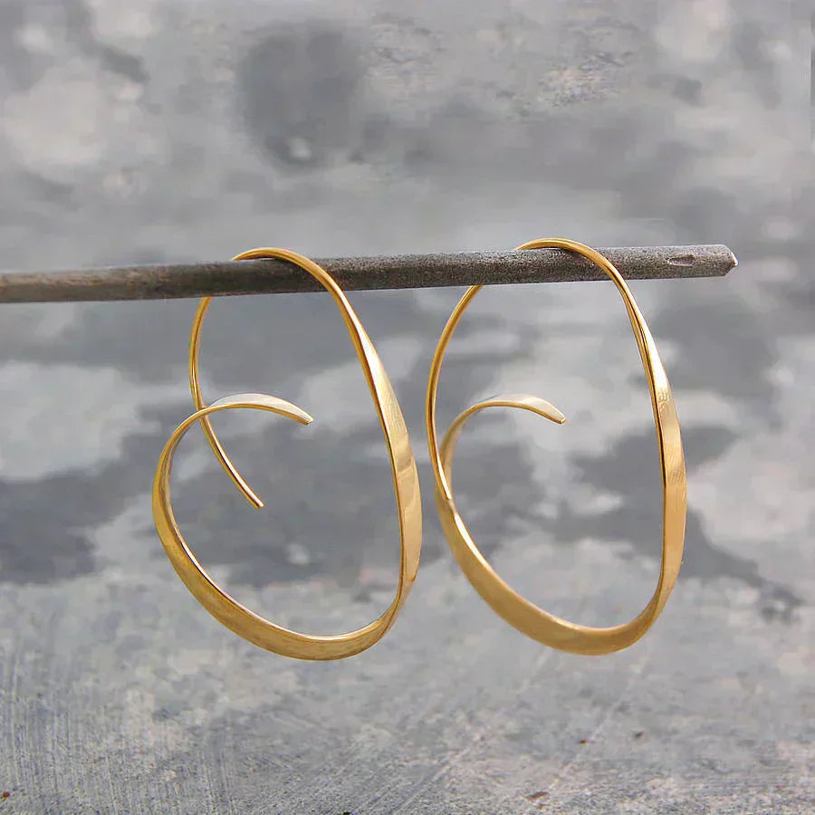 Lora – Pendientes Espirales Elegantes