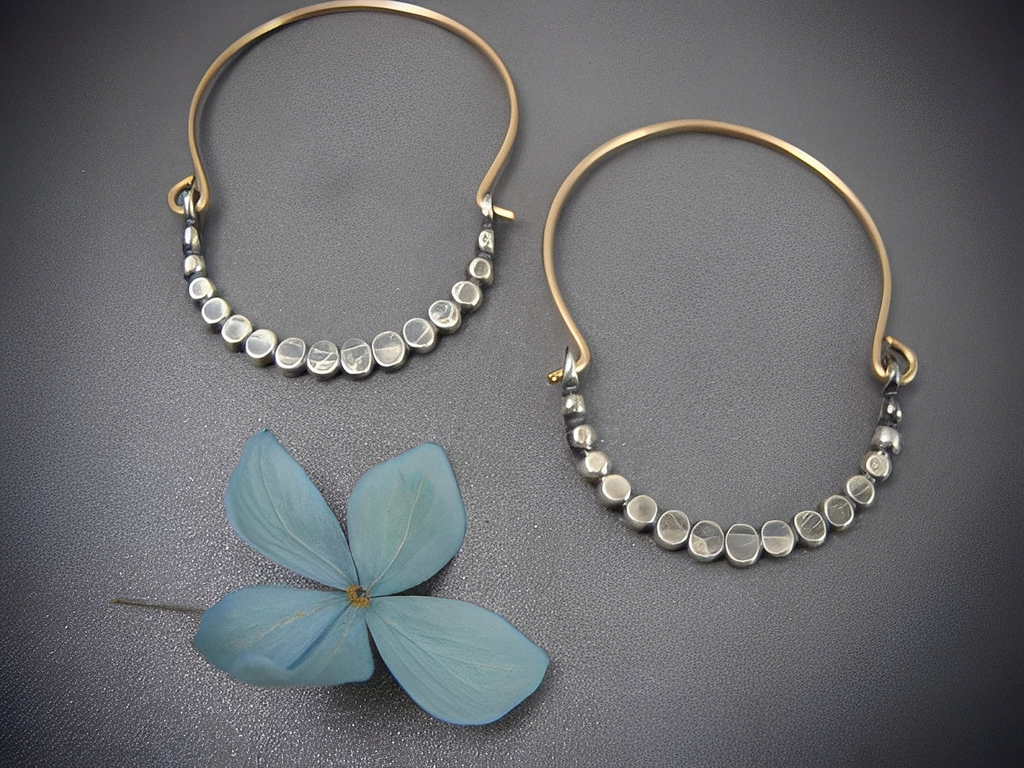 Bella – Bisutería de Orejas Cúbicas de Plata Boho