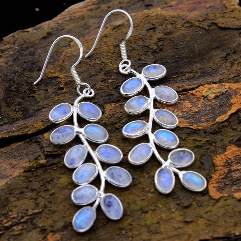 Cristina – Pendientes Elegantes con Brillo de Piedra Lunar