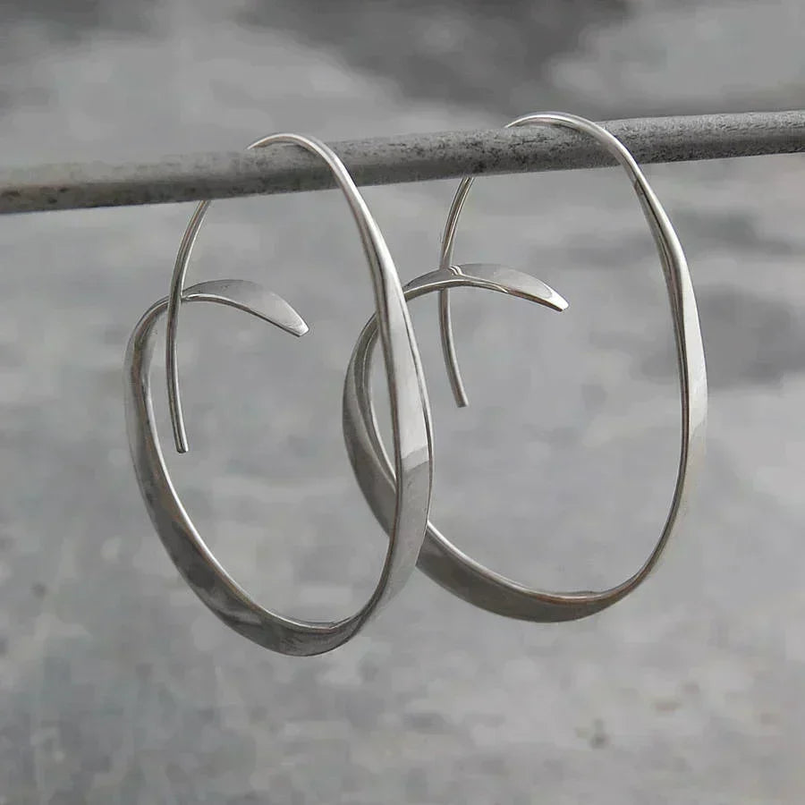 Lora – Pendientes Espirales Elegantes