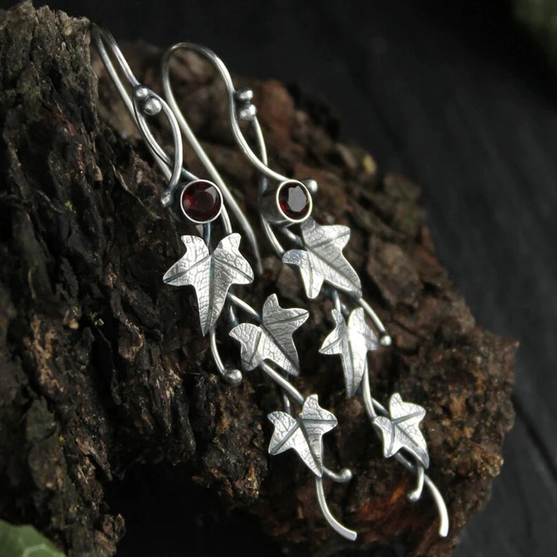 Elowen – Pendientes Vintage de Hojas de Elfo
