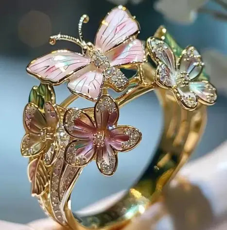 Mayla – Anillo con Flor y Mariposa Dorados para Mujer