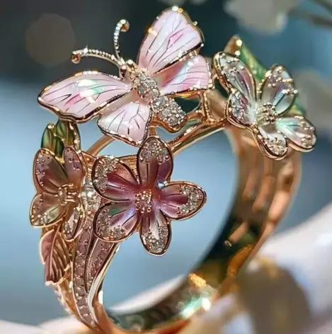 Mayla – Anillo con Flor y Mariposa Dorados para Mujer