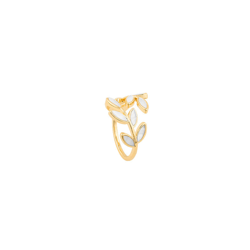 Auriane – Anillo Dorado Hoja & Ópalo Blanco