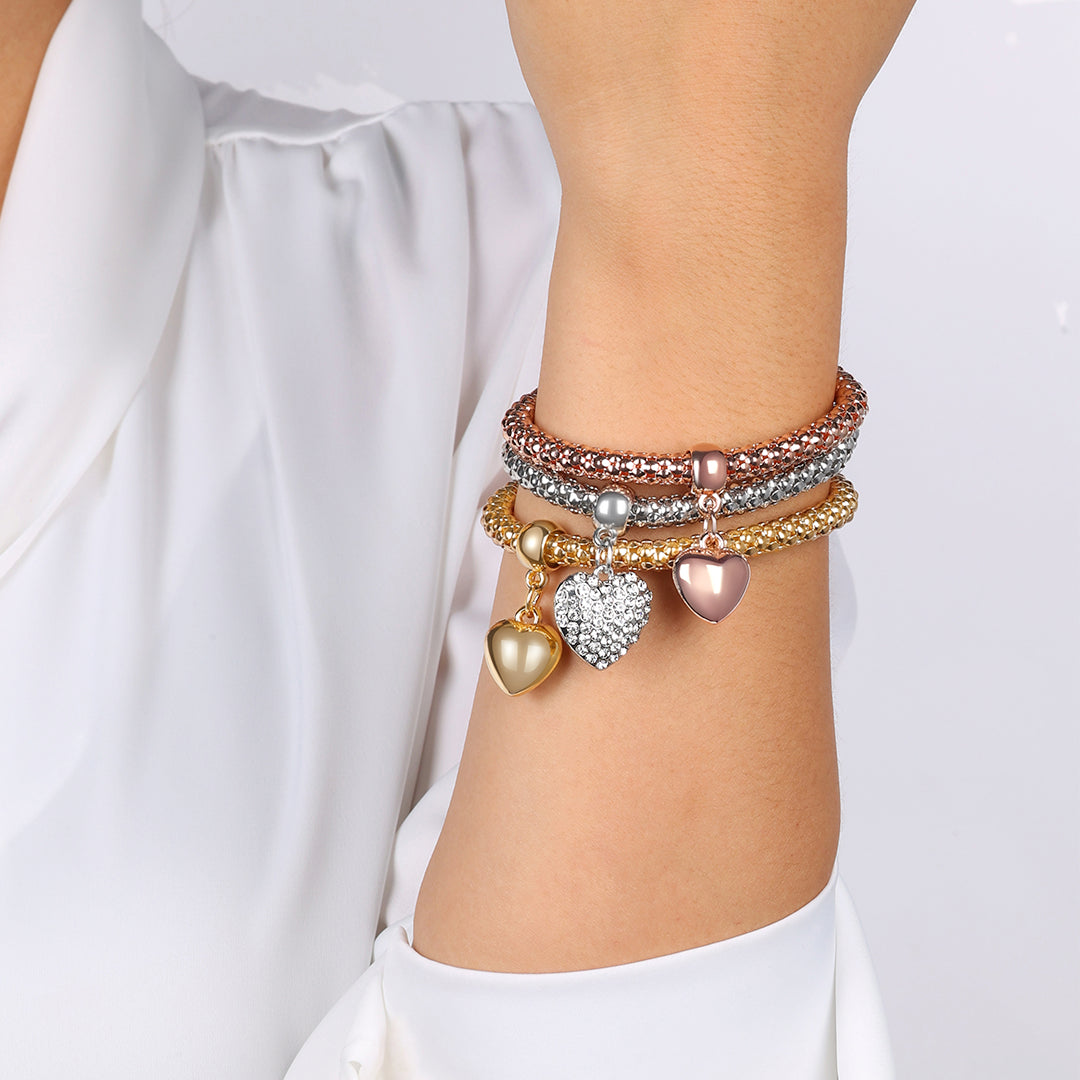 Aria – Pulsera de Metal con Corazones Sólidos