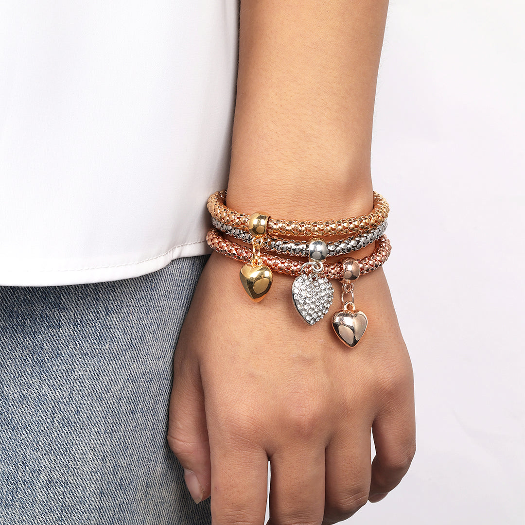 Aria – Pulsera de Metal con Corazones Sólidos