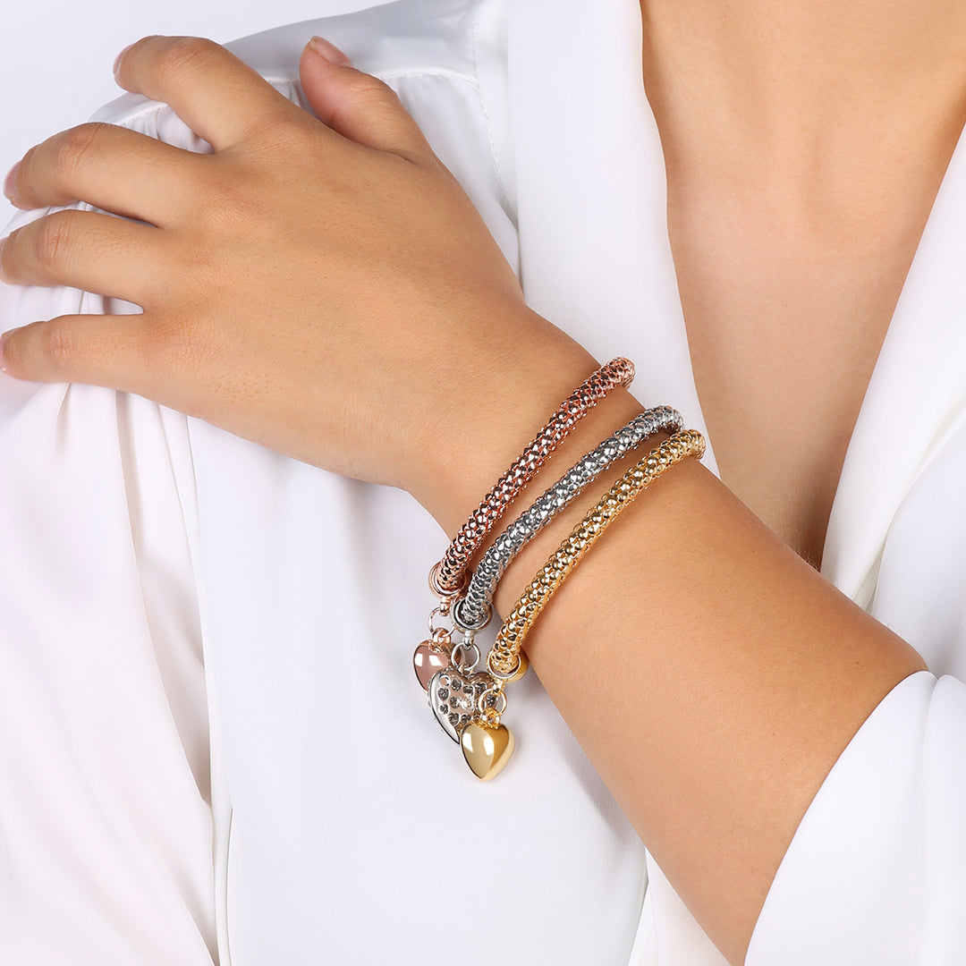 Aria – Pulsera de Metal con Corazones Sólidos