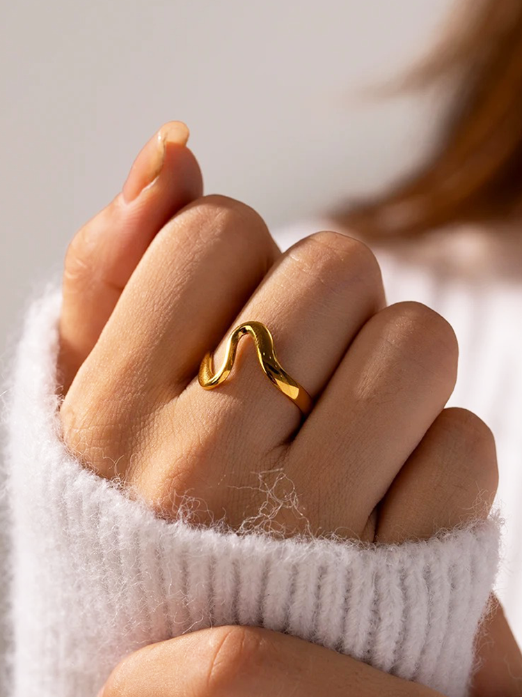 Sylvia – Anillo Ola Dorada