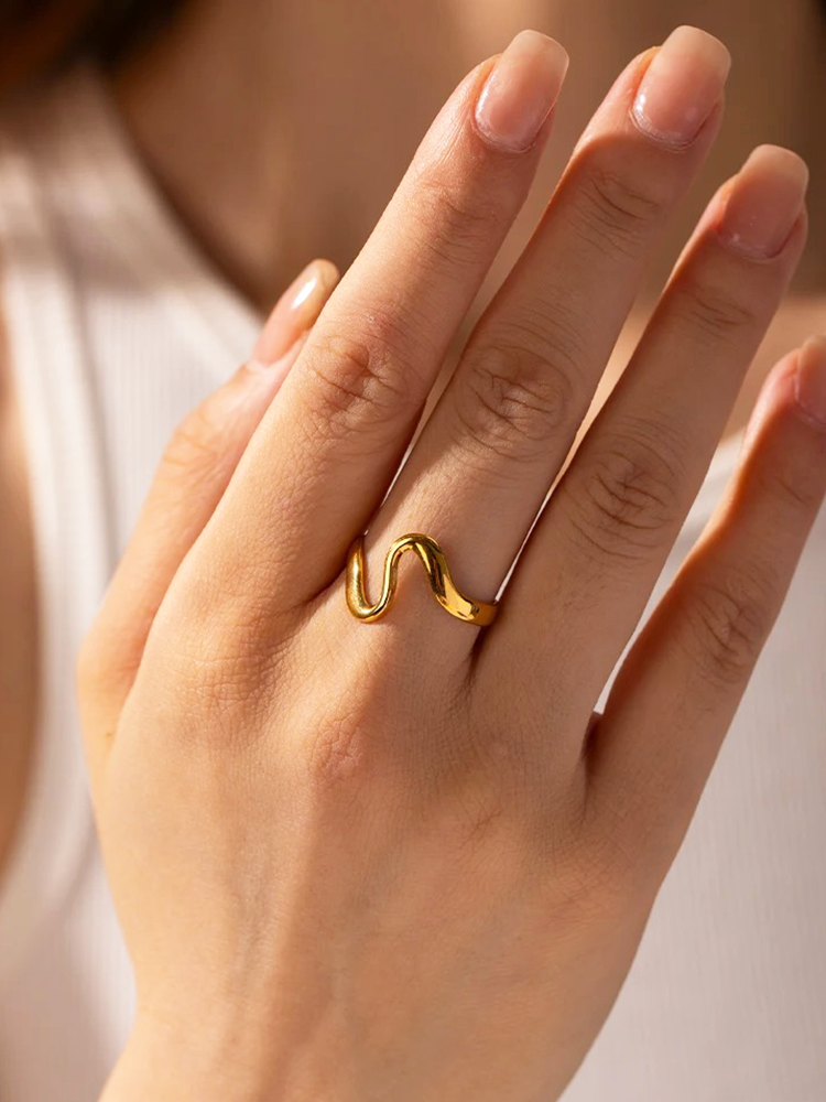 Sylvia – Anillo Ola Dorada