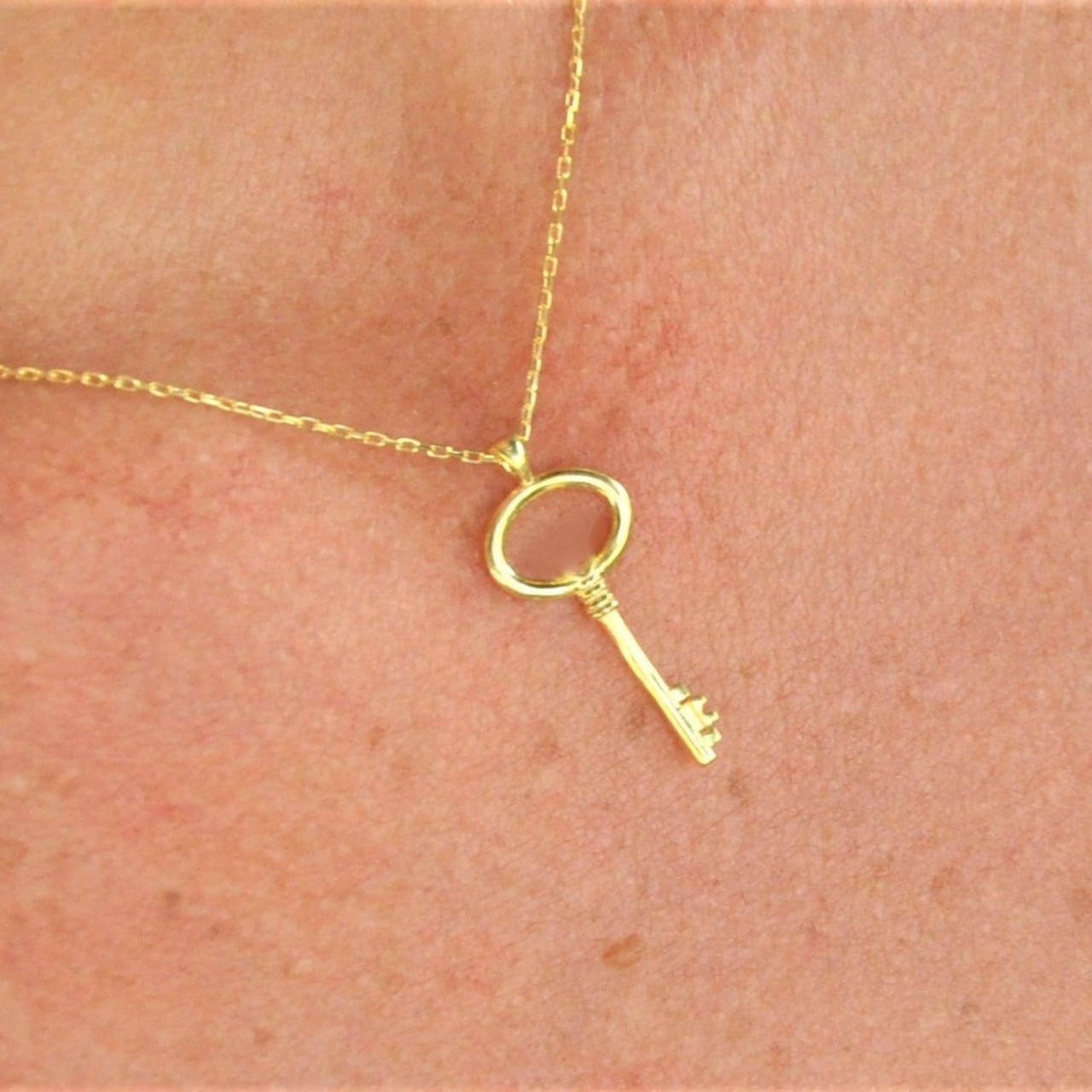 Colgante de llave dorada - Collar de candado