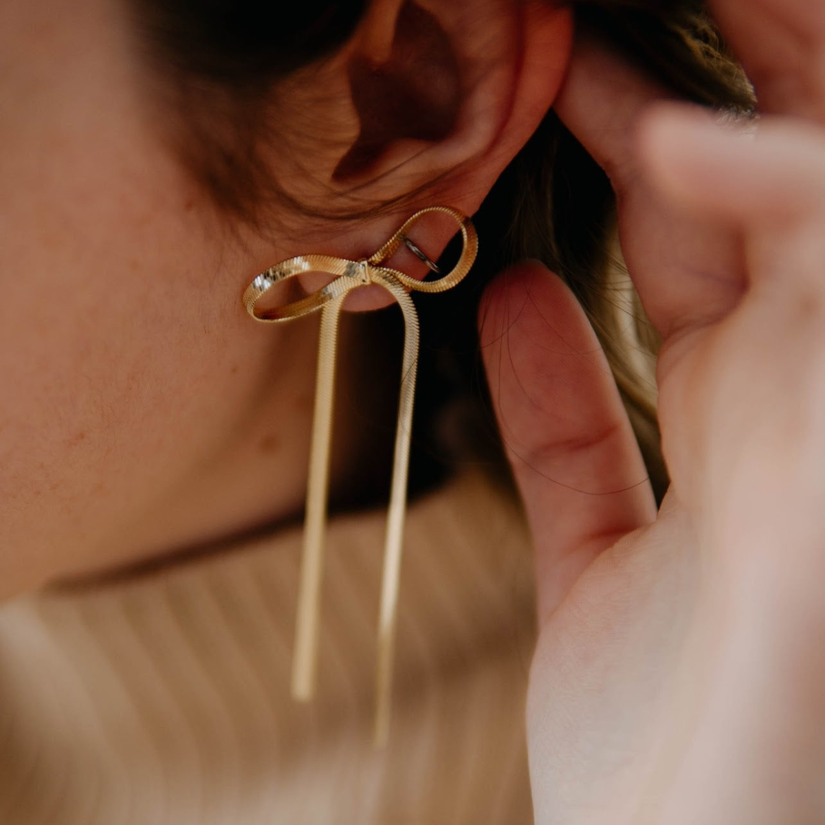 Pendientes de cinta con borlas largas