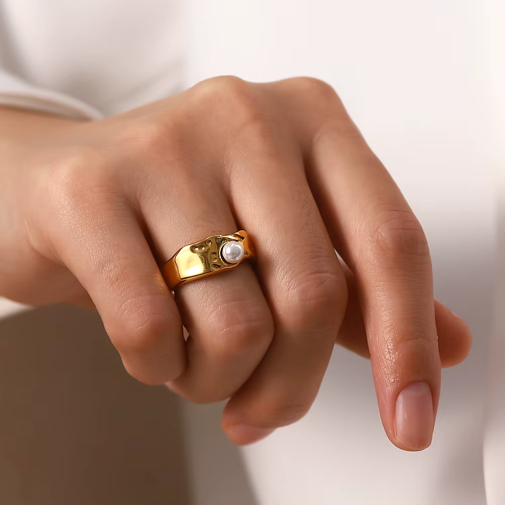 Zayra – Anillo Vintage con Perla Natural en Oro